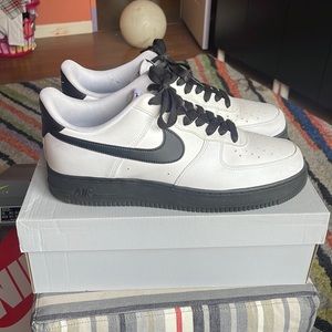 Air Force 1 black and white